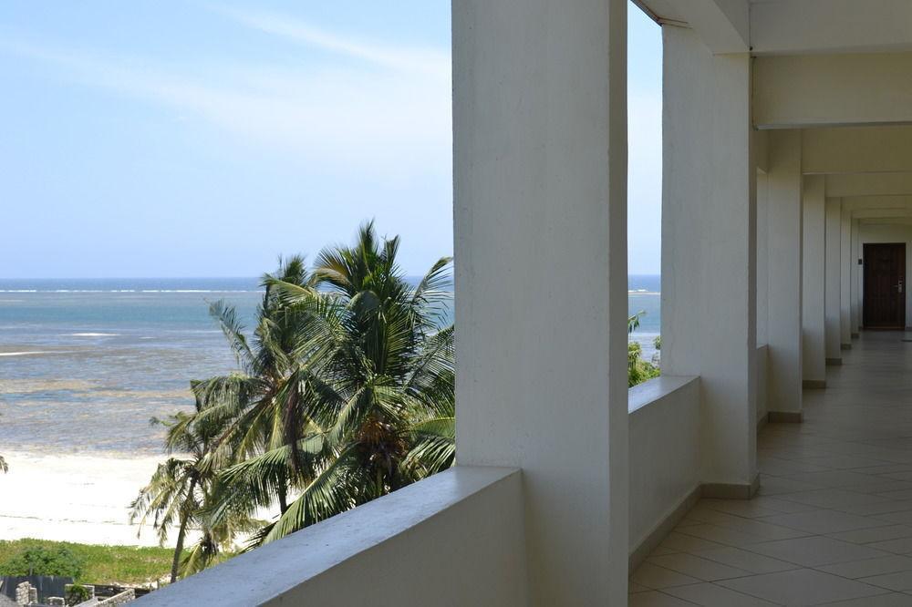 Apartment B12 Cowrie